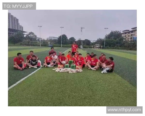 绿茵巨星欢聚畅谈足球人生共度激情欢乐时光